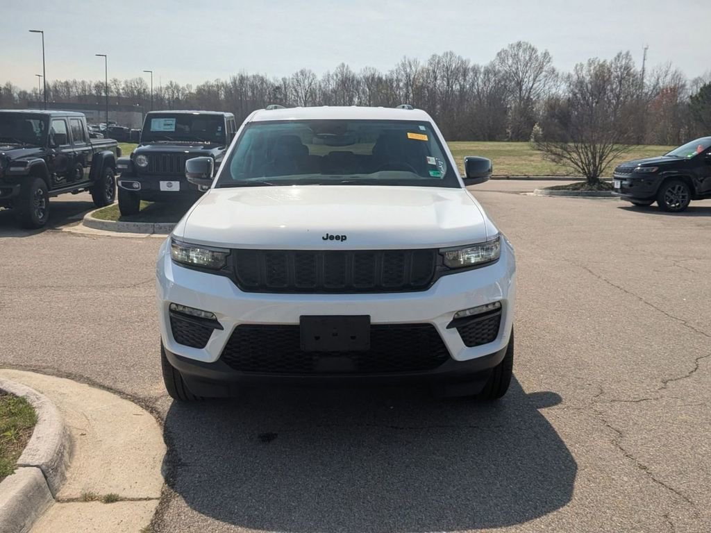 Used 2023 Jeep Grand Cherokee Limited w/ Black Appearance Package AWD/4WD image 8