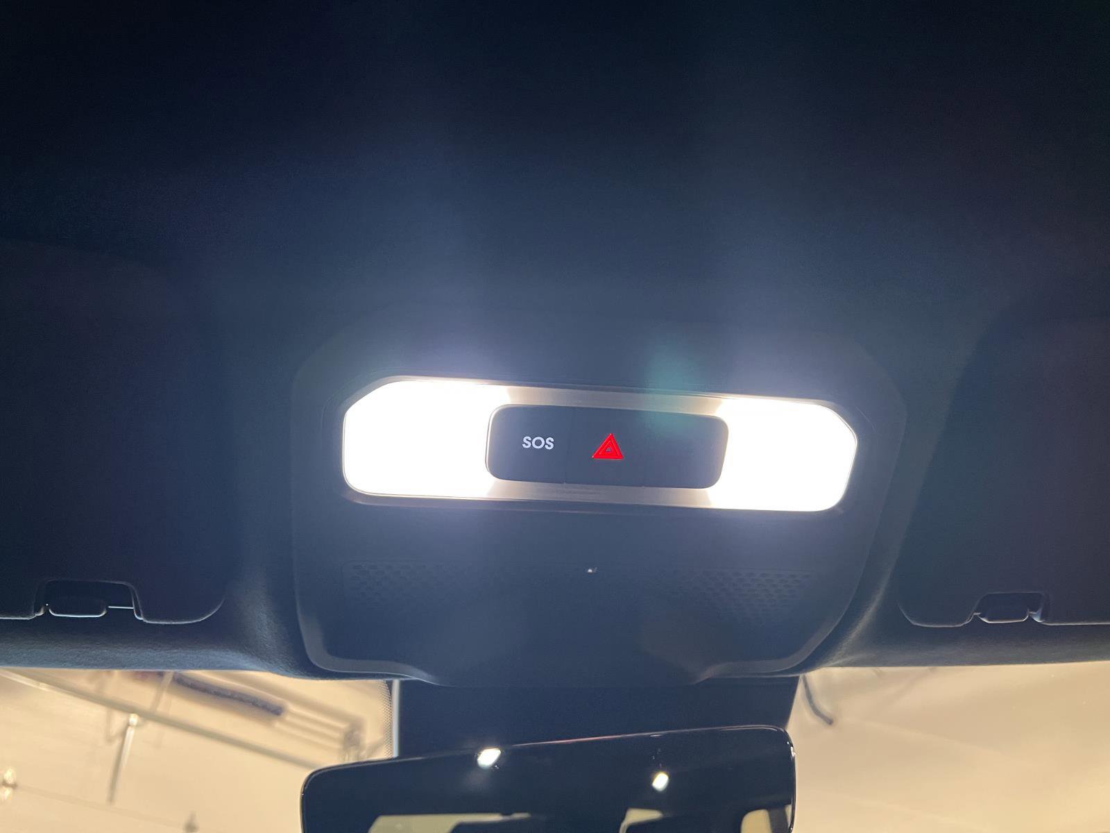 Used 2023 Rivian R1S Launch Edition image 19