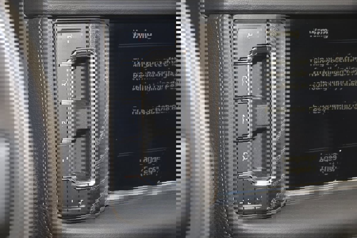 Used 2021 GMC Yukon Denali w/ Denali Premium Package image 7