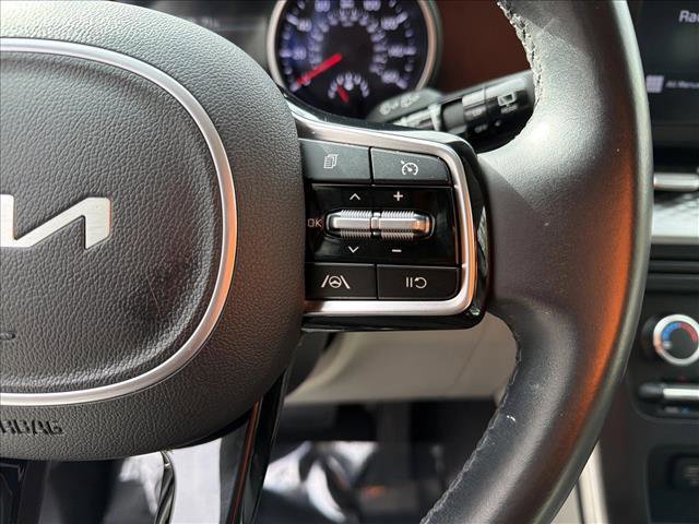 Used 2022 Kia Carnival LX image 16