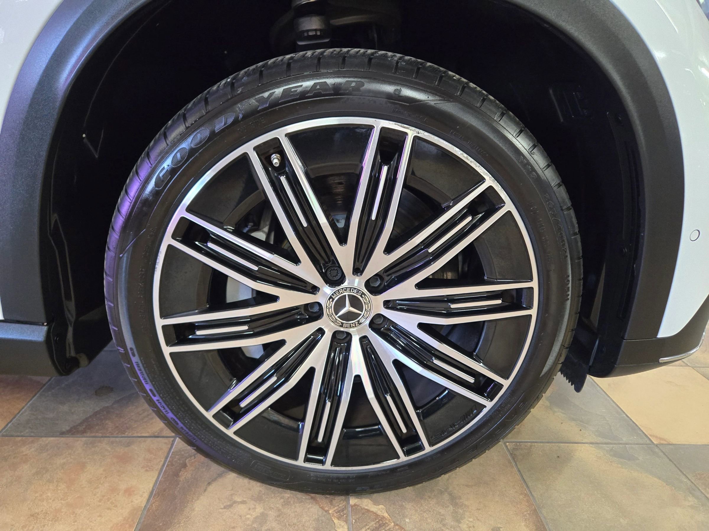 Used 2023 Mercedes-Benz EQE 500 4MATIC SUV image 33