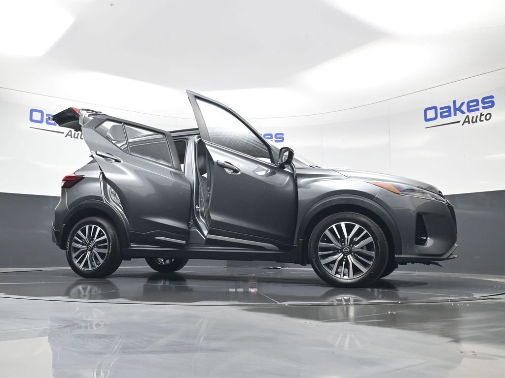 Used 2023 Nissan Kicks SR w/ SR Premium Package image 58