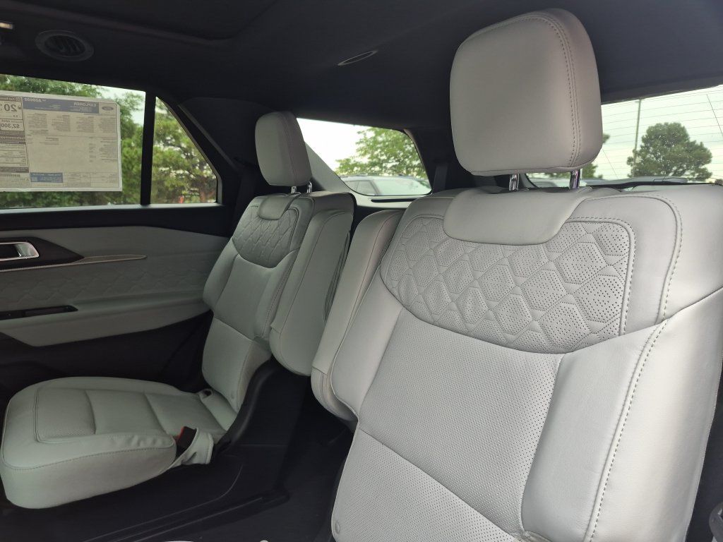 New 2027 Ford Explorer Platinum w/ 3.0L Ultimate Package AWD/4WD image 19