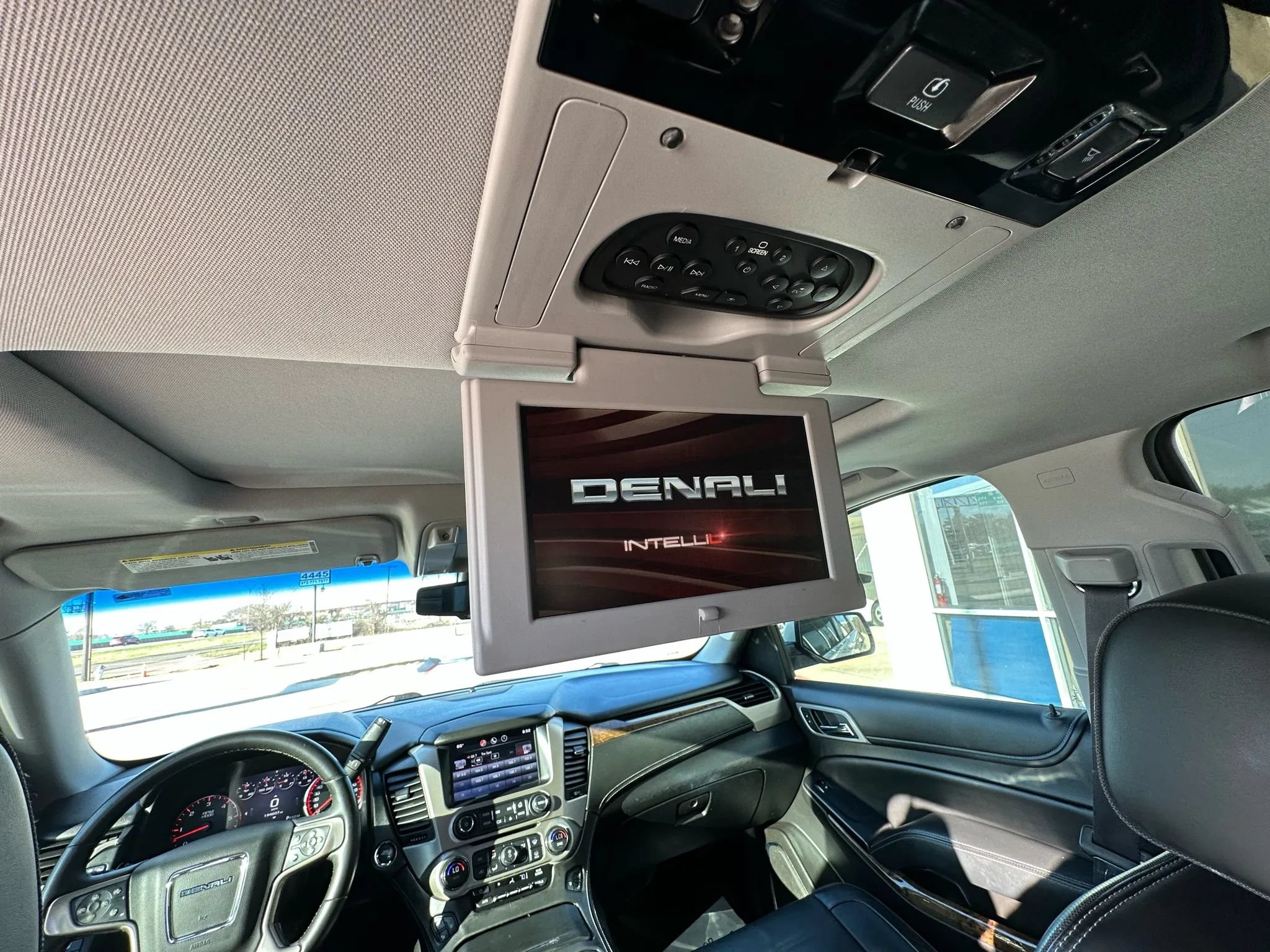Used 2015 GMC Yukon Denali w/ Premium Package AWD/4WD image 17