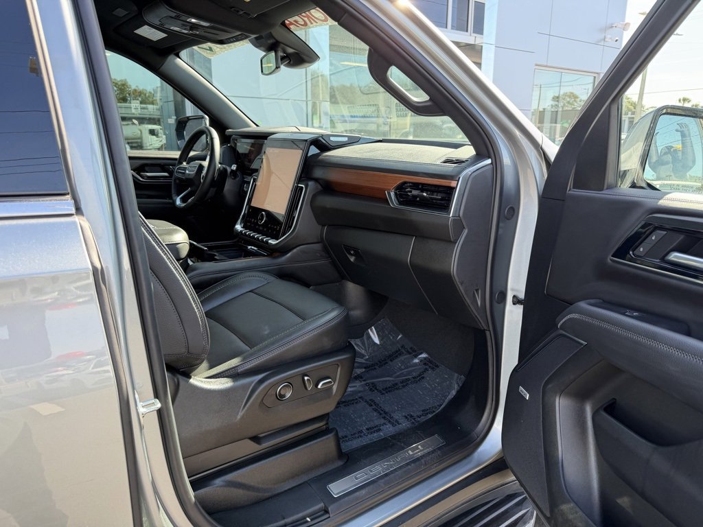 Used 2025 GMC Yukon Denali image 31