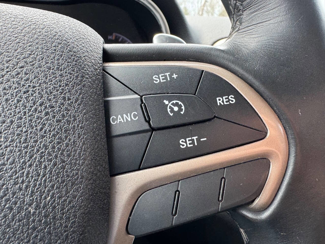 Used 2016 Jeep Grand Cherokee Laredo w/ Quick Order Package 23E AWD/4WD image 17