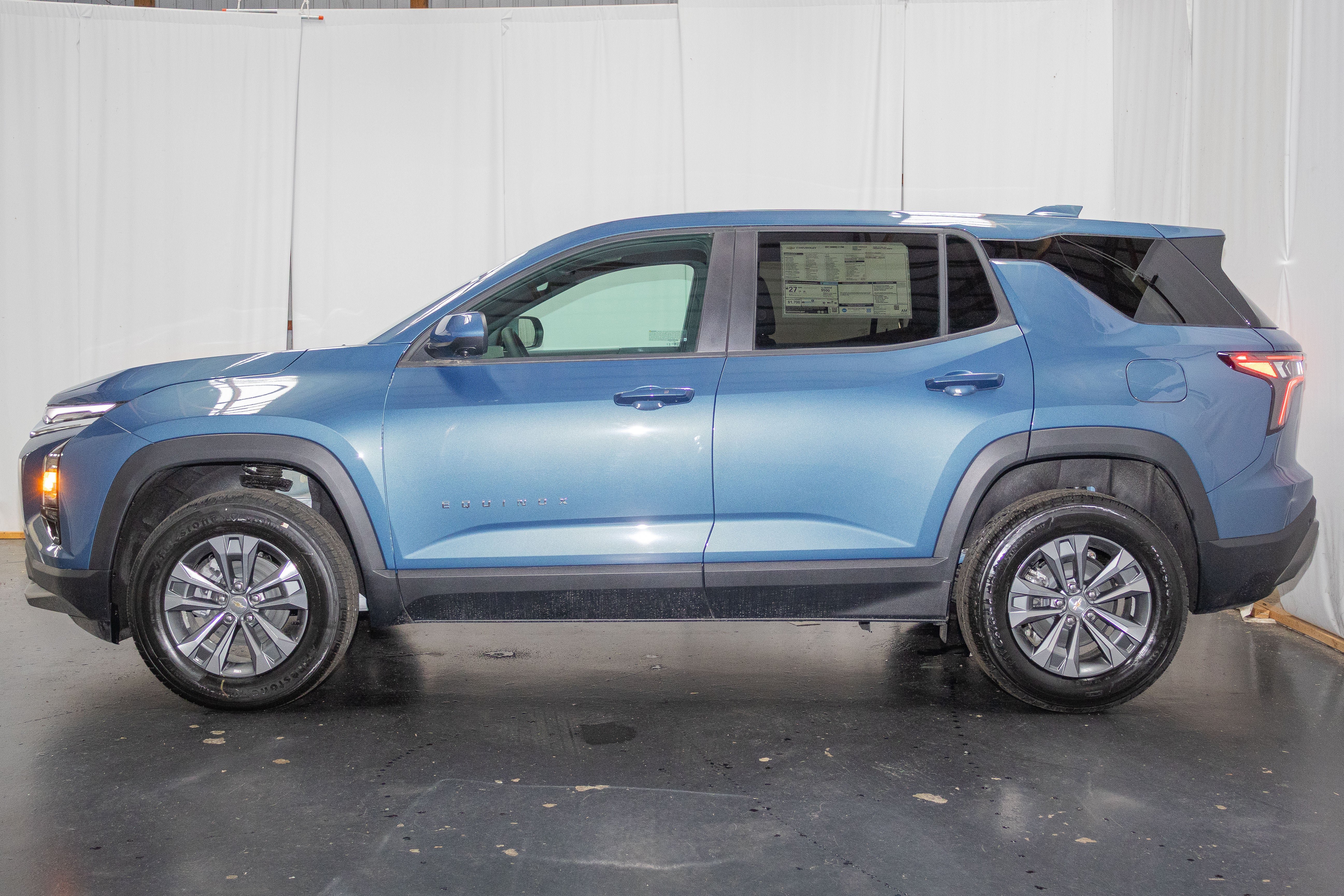 New 2027 Chevrolet Equinox LT w/ Safety and Technology Package FWD image 4