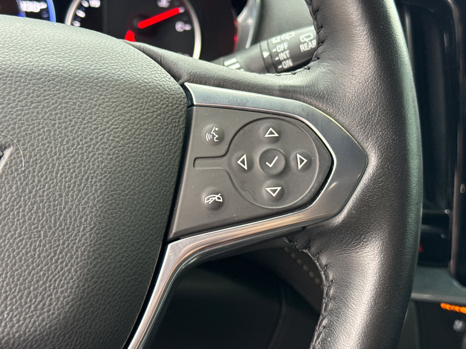 Used 2022 Chevrolet Traverse Premier w/ Redline Edition FWD image 29