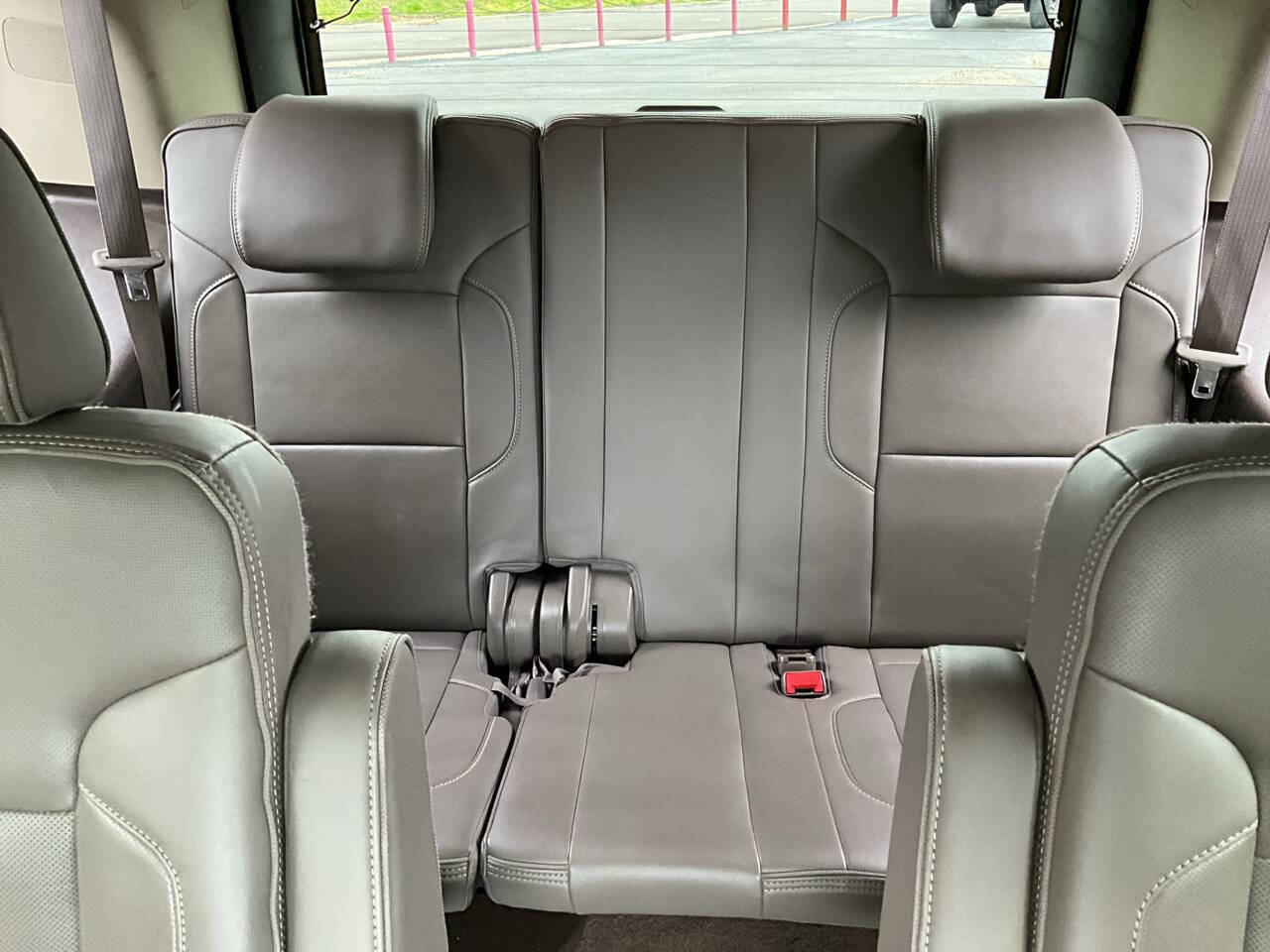 Used 2015 GMC Yukon Denali w/ Premium Package AWD/4WD image 28