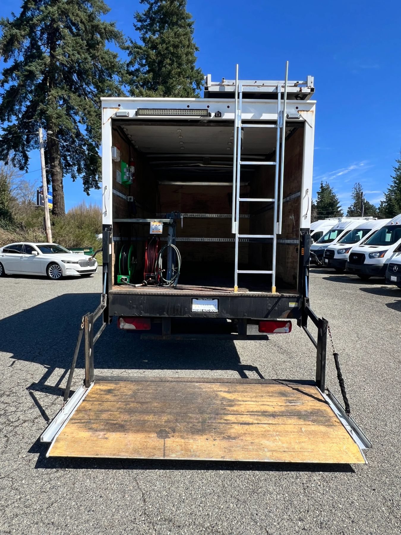 Used 2019 Freightliner Sprinter 3500 w/ Premium Package RWD image 18