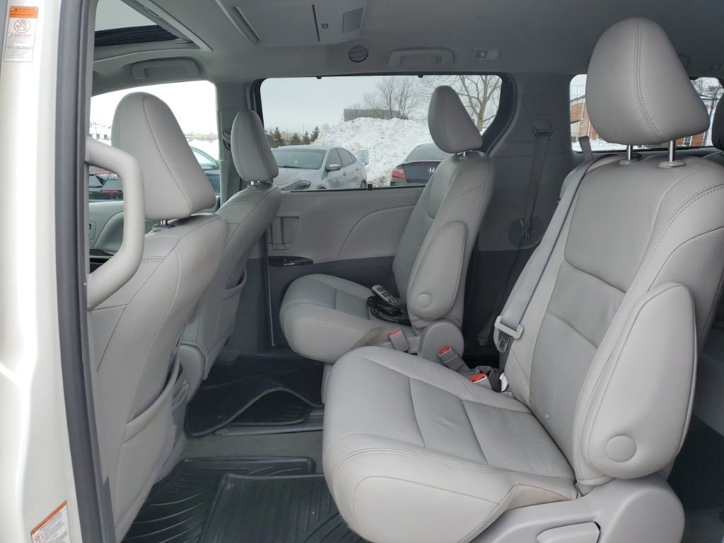 Used 2015 Toyota Sienna XLE Premium image 27