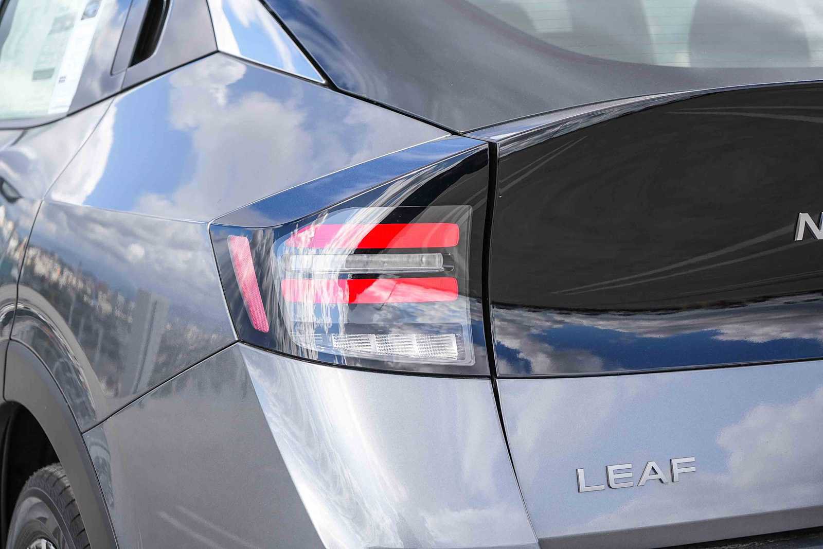 Used 2026 Nissan Leaf SV+ w/ Floor Mat Package (SV+) FWD image 9