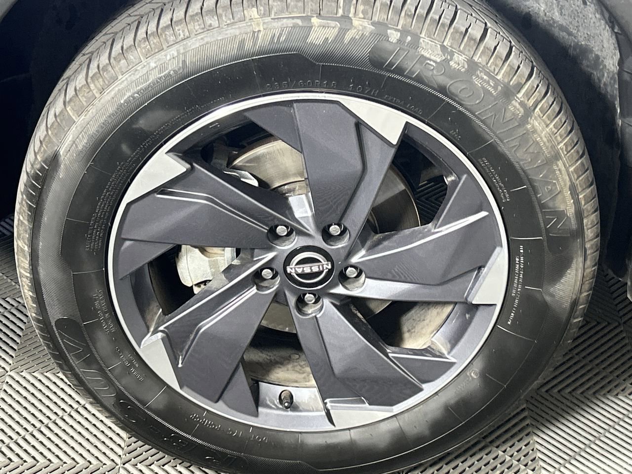 Used 2025 Nissan Rogue SV FWD image 9