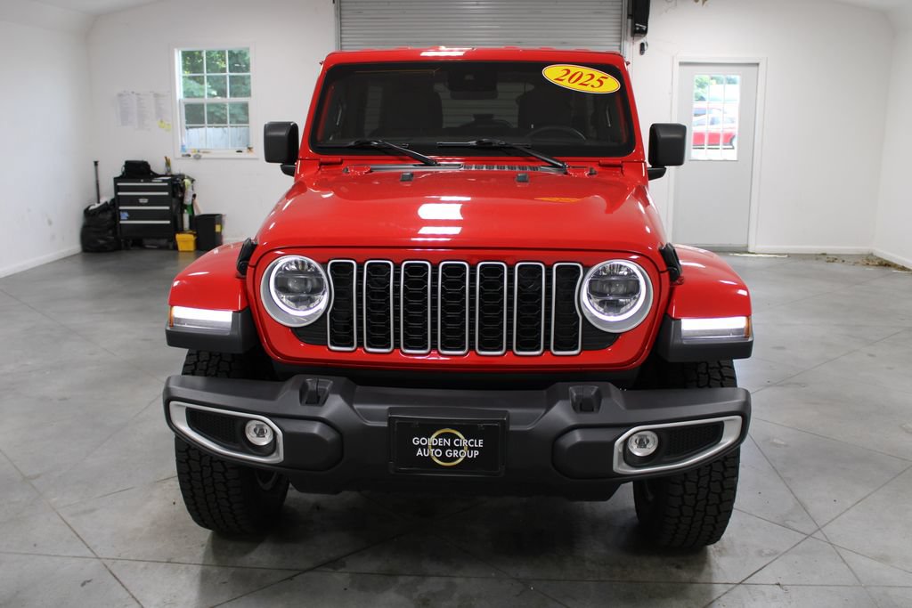 Used 2025 Jeep Wrangler Unlimited Sahara AWD/4WD image 3