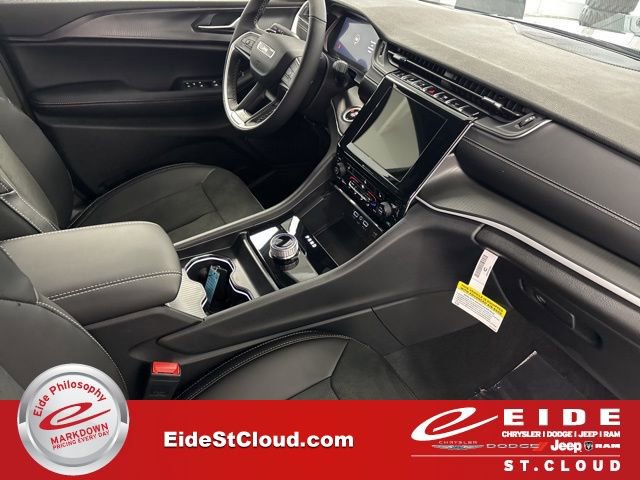 New 2025 Jeep Grand Cherokee Altitude image 26