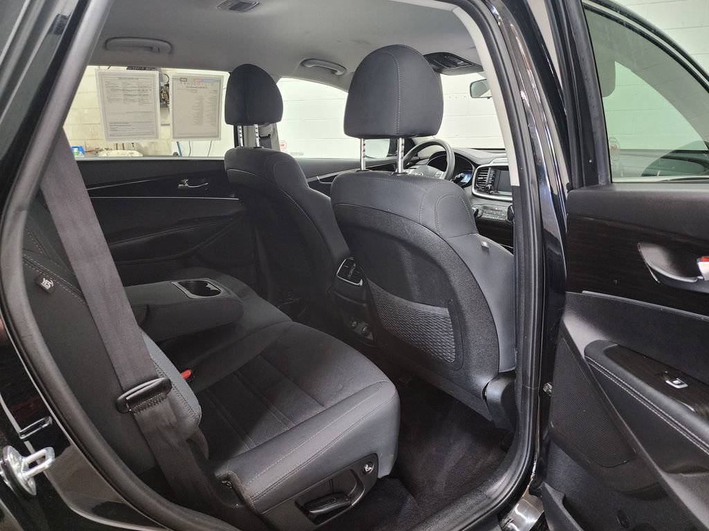 Used 2020 Kia Sorento LX FWD image 30