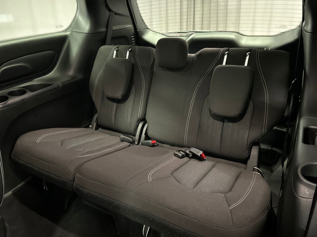 Used 2024 Chrysler Pacifica Touring FWD image 24
