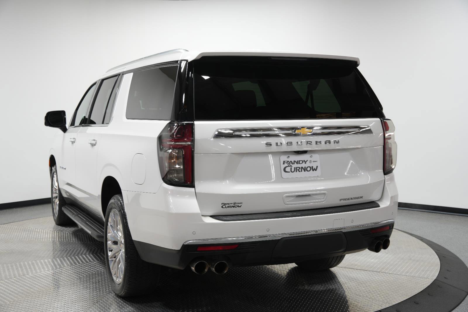 Used 2024 Chevrolet Suburban Premier w/ Premium Package image 6