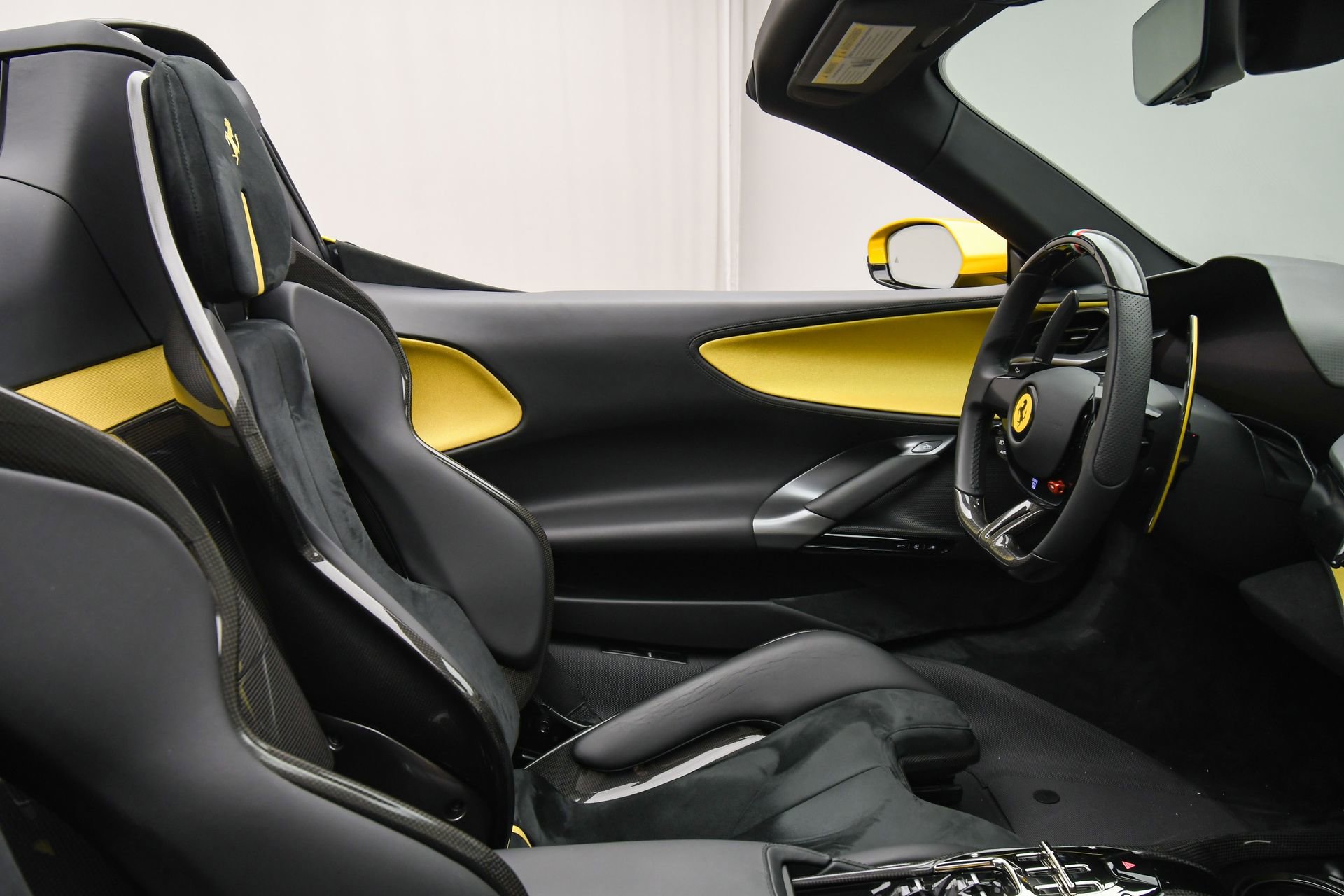 Used 2022 Ferrari SF90 Spider image 54