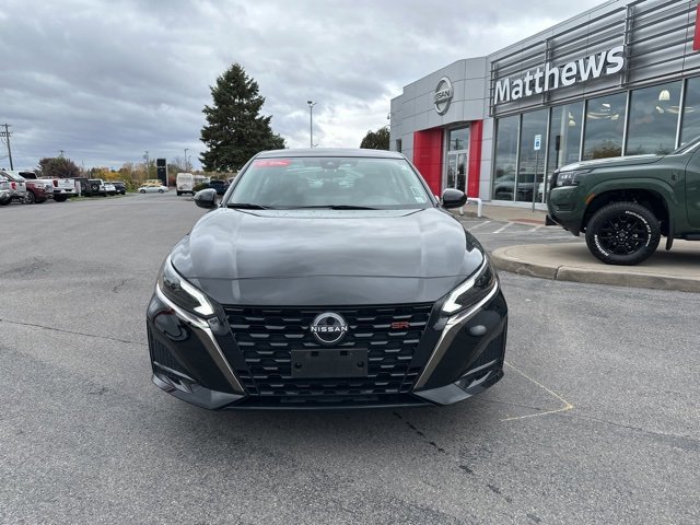 Used 2024 Nissan Altima 2.5 SR w/ SR Premium Package image 2