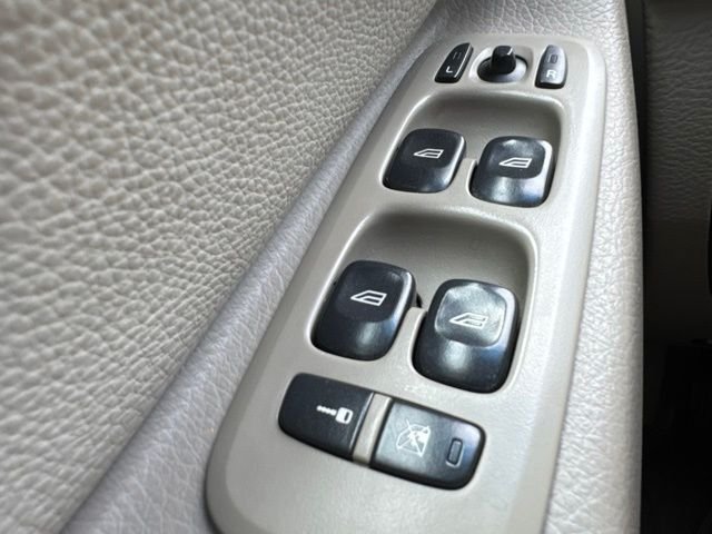 Used 2004 Volvo XC90 T6 AWD/4WD image 21