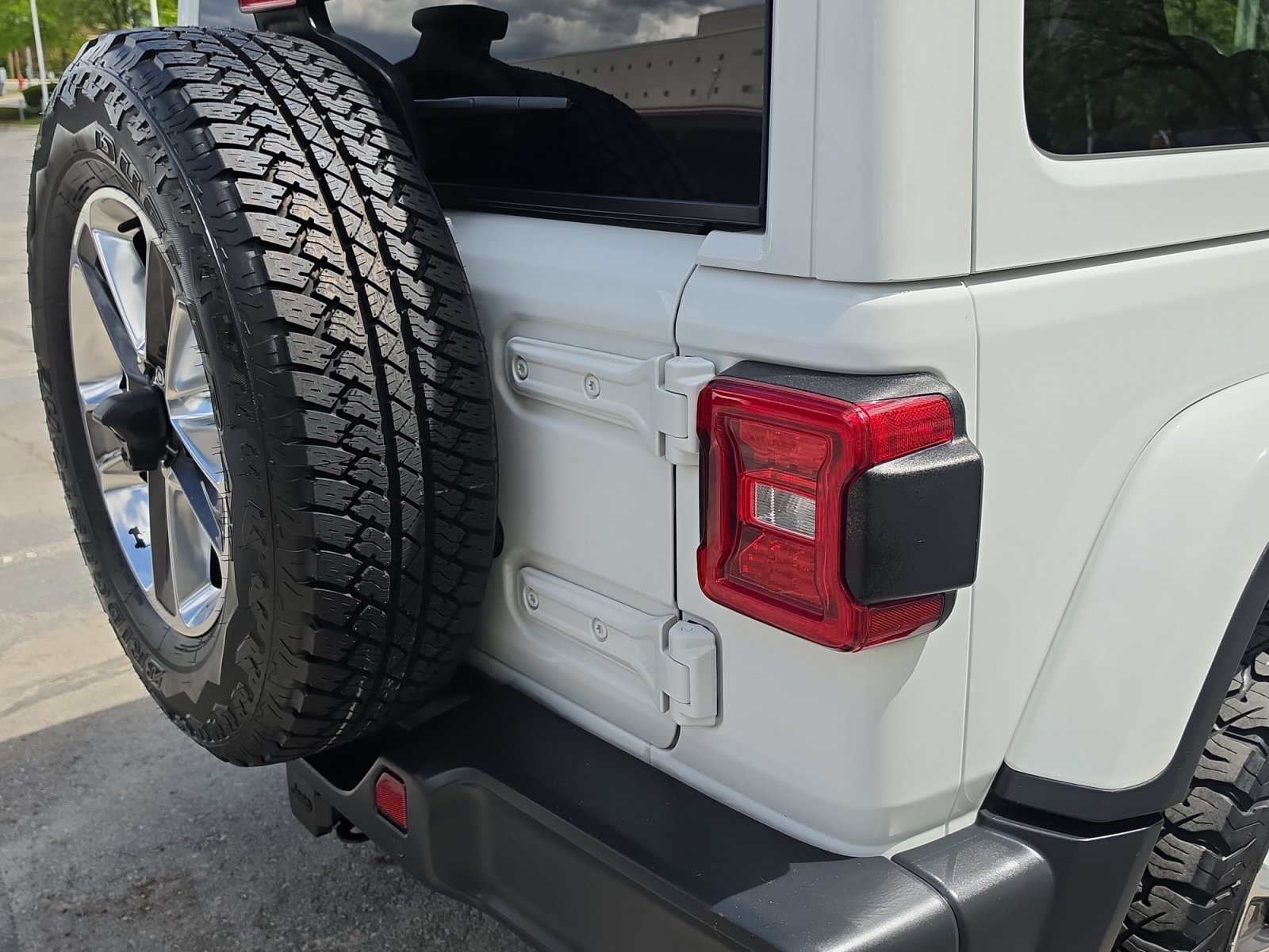 Used 2019 Jeep Wrangler Unlimited Sahara AWD/4WD image 11