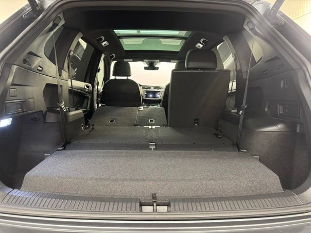 Used 2022 Volkswagen Tiguan SE R-Line FWD image 38