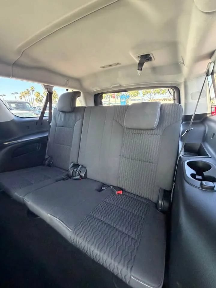 Used 2016 Chevrolet Suburban LS RWD image 12