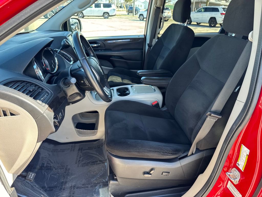 Certified 2016 Dodge Grand Caravan SXT w/ Rear Park Assist Package image 11