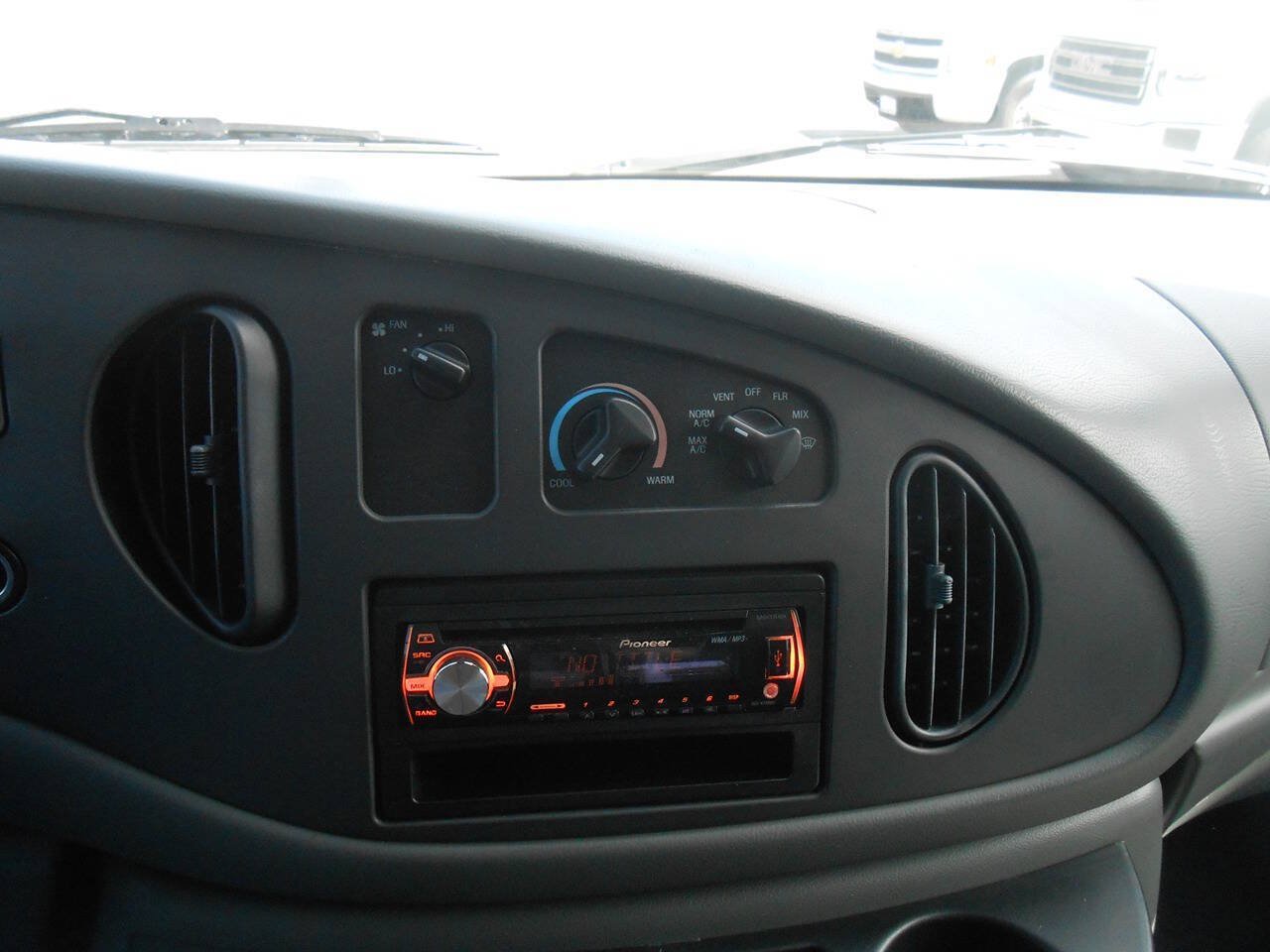 Used 2006 Ford E-250 and Econoline 250 Extended RWD image 11