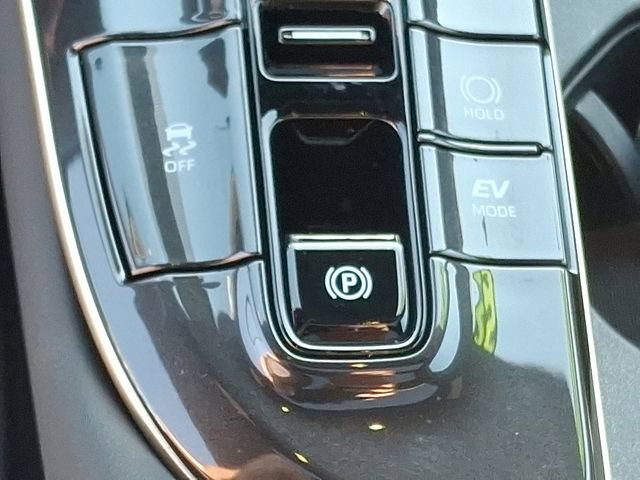 Used 2025 Toyota Crown Signia w/ Advanced Technology Package AWD/4WD image 24