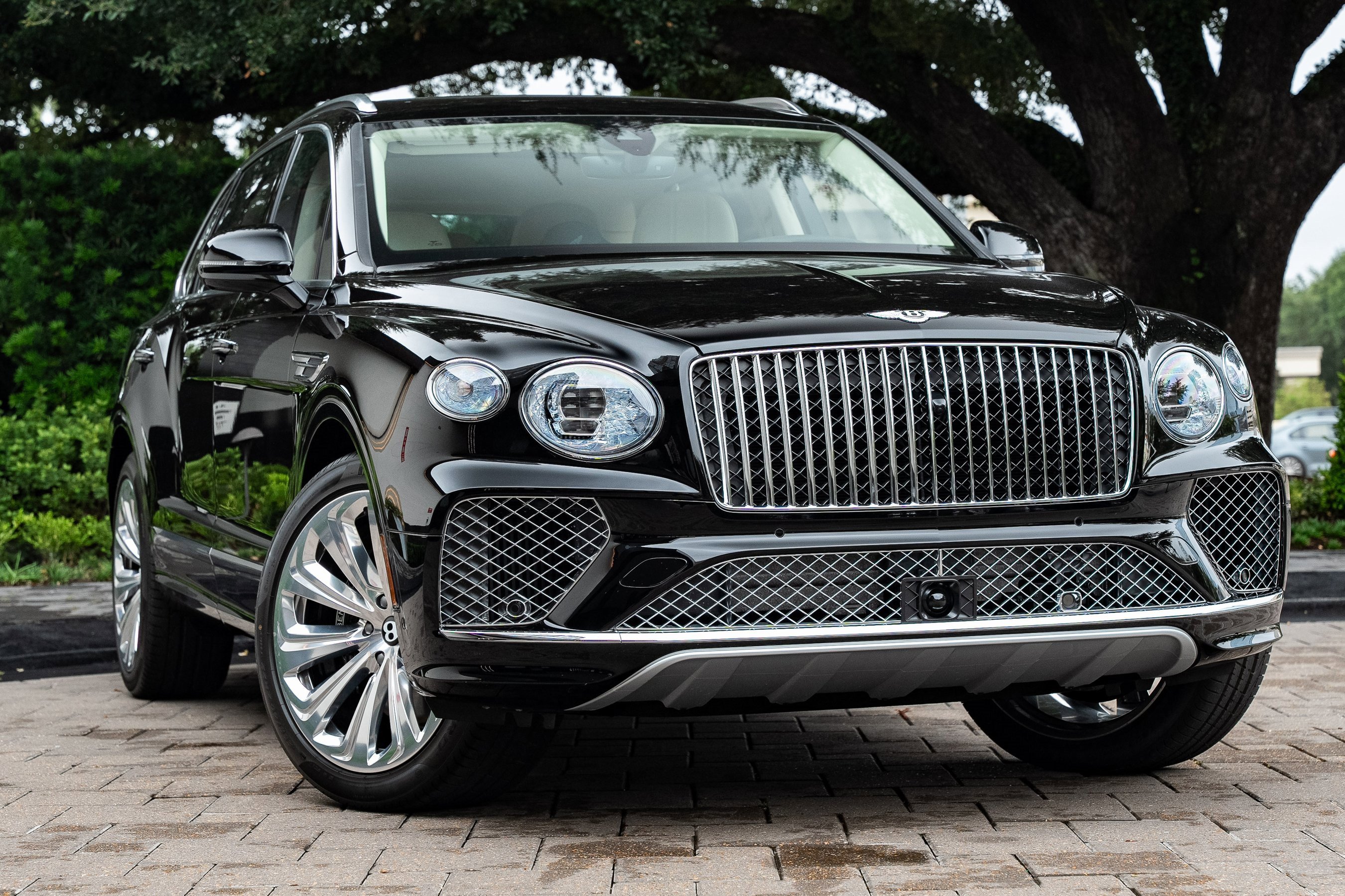 Used 2024 Bentley Bentayga Extended Wheelbase image 35