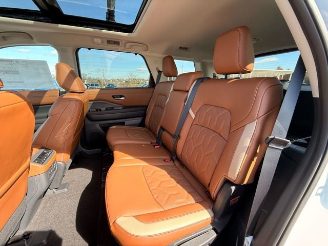 New 2026 Nissan Pathfinder Platinum w/ Cargo Package image 14