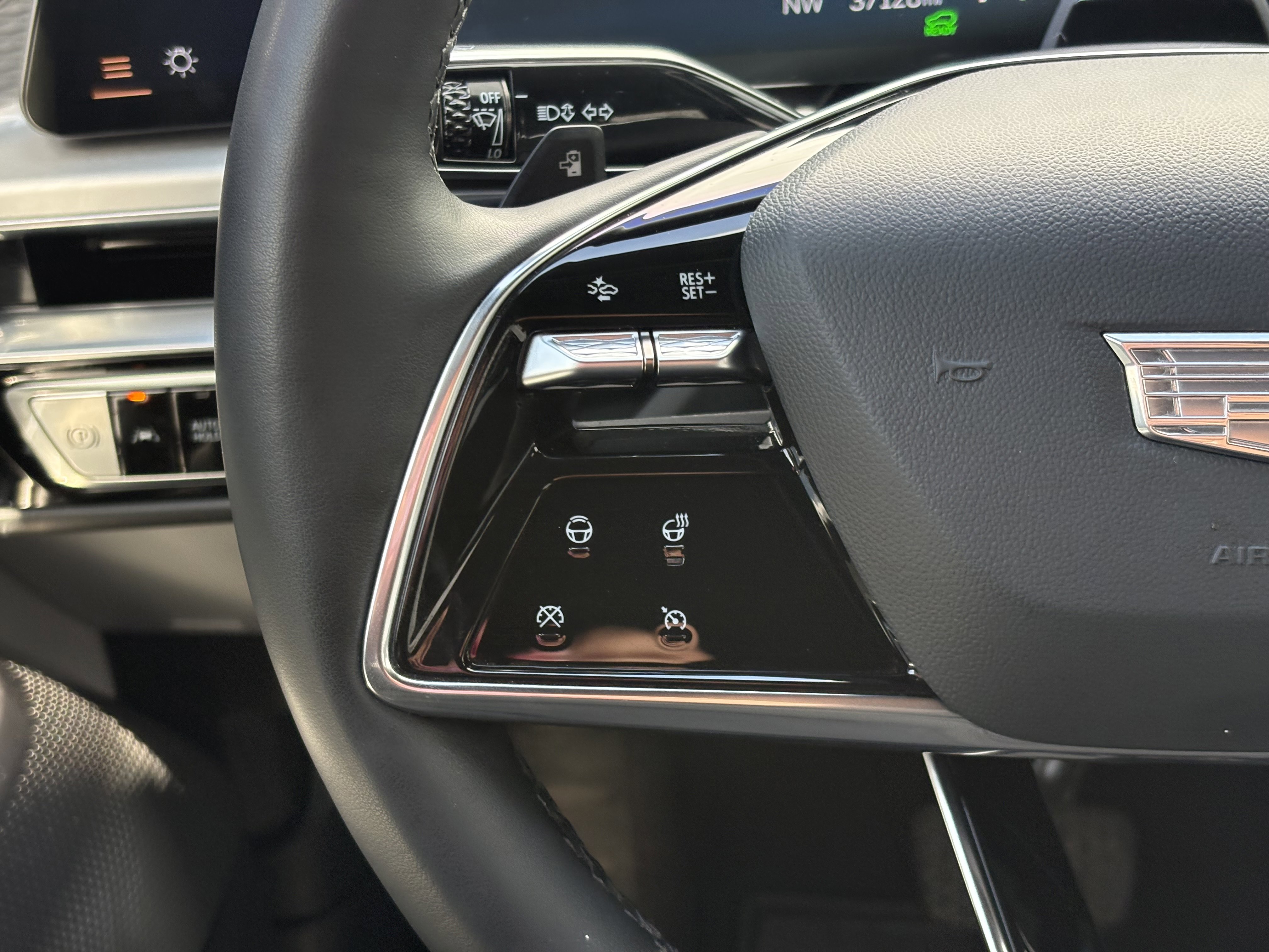 Certified 2024 Cadillac Lyriq Luxury AWD/4WD image 17