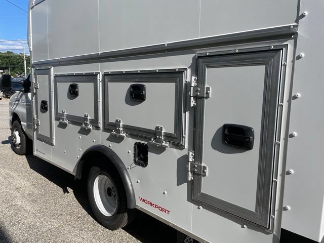 New 2027 Ford E-350 and Econoline 350 Super Duty w/ Power Equipment Group RWD image 7