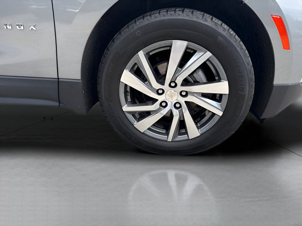 Used 2023 Chevrolet Equinox Premier AWD/4WD image 2