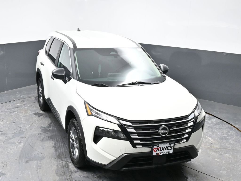 Used 2024 Nissan Rogue S image 40