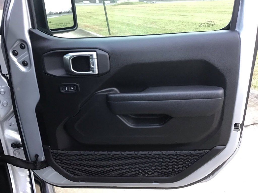 Used 2024 Jeep Gladiator Willys image 19