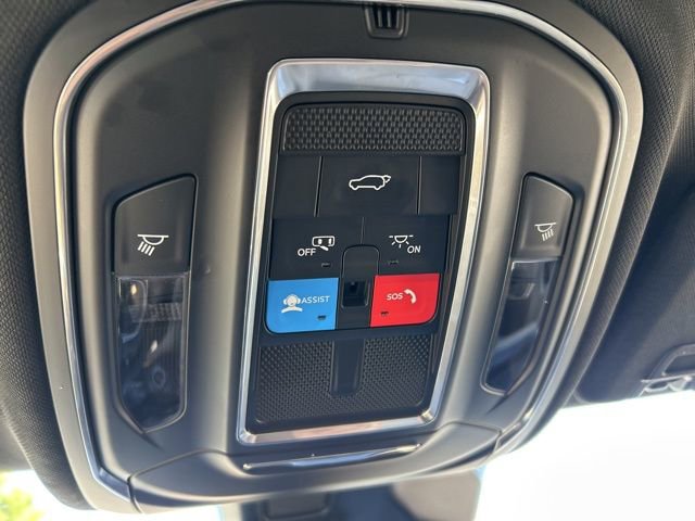 Used 2025 Jeep Grand Cherokee Limited w/ Black Appearance Package image 23