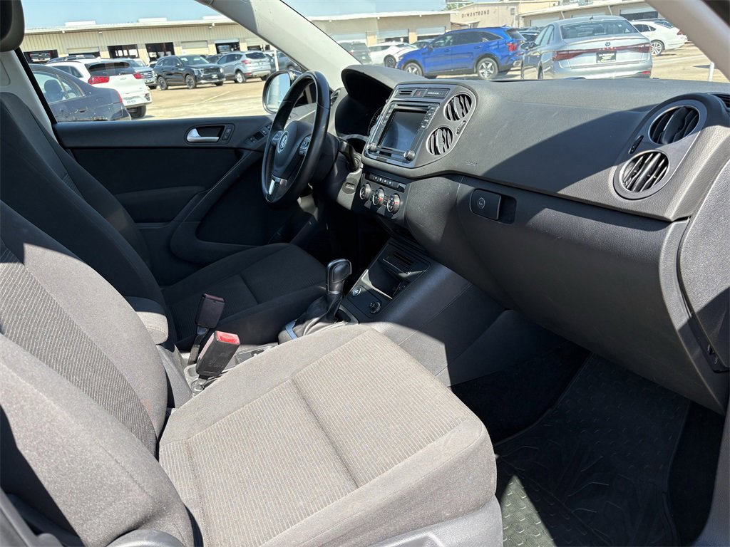 Used 2017 Volkswagen Tiguan Limited w/ Premium Package image 26