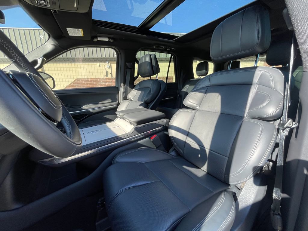 New 2025 Lincoln Navigator Reserve w/ Jet Appearance Package image 12