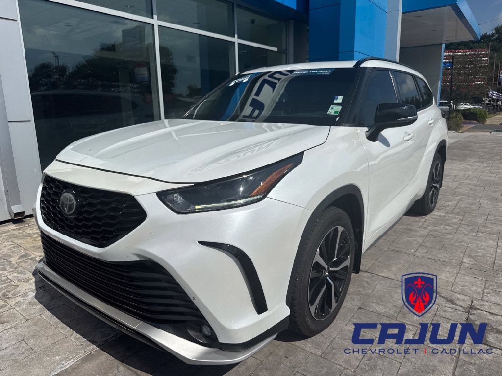 Used 2022 Toyota Highlander XSE FWD image 3