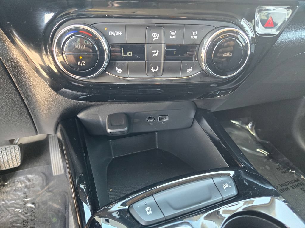 Used 2025 Chevrolet Trax LT w/ Driver Confidence Package FWD image 15