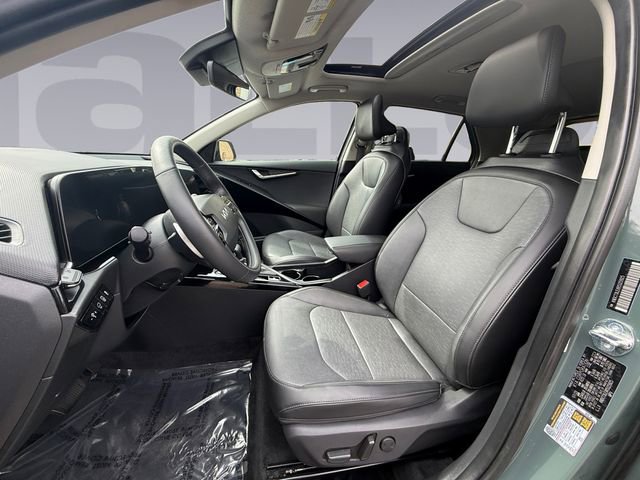 Used 2024 Kia Niro SX image 10