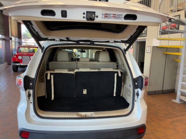 Used 2016 Toyota Highlander XLE image 12