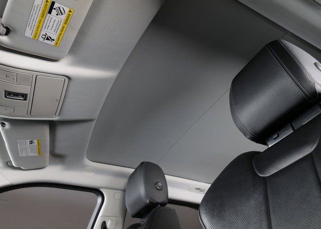 Used 2019 Land Rover Range Rover Evoque SE Premium image 23