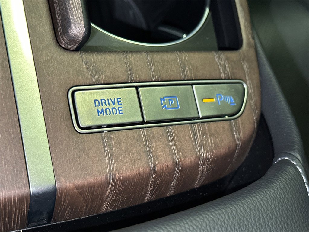 Used 2024 Genesis G80 image 30