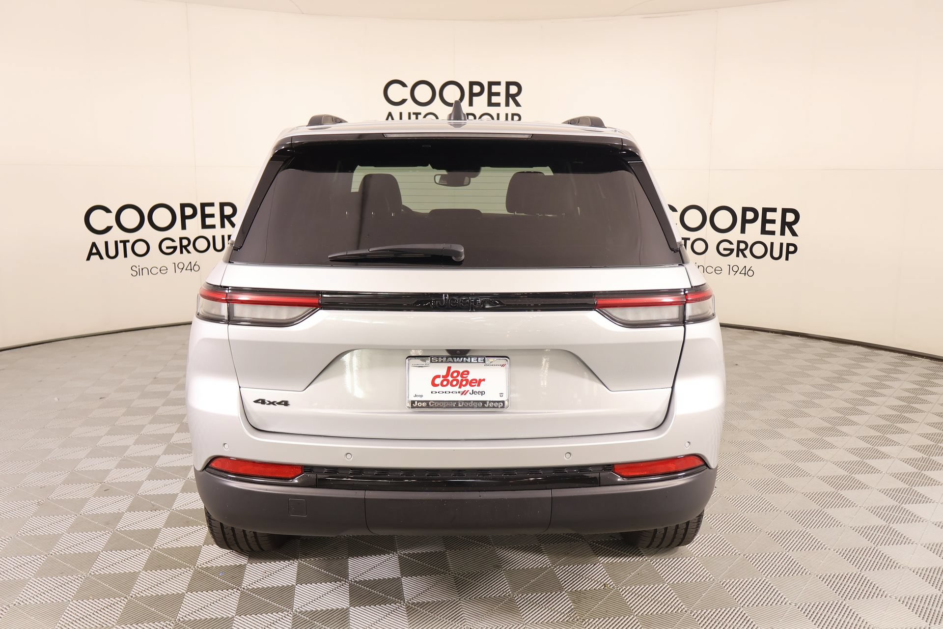 Used 2023 Jeep Grand Cherokee Altitude AWD/4WD image 22
