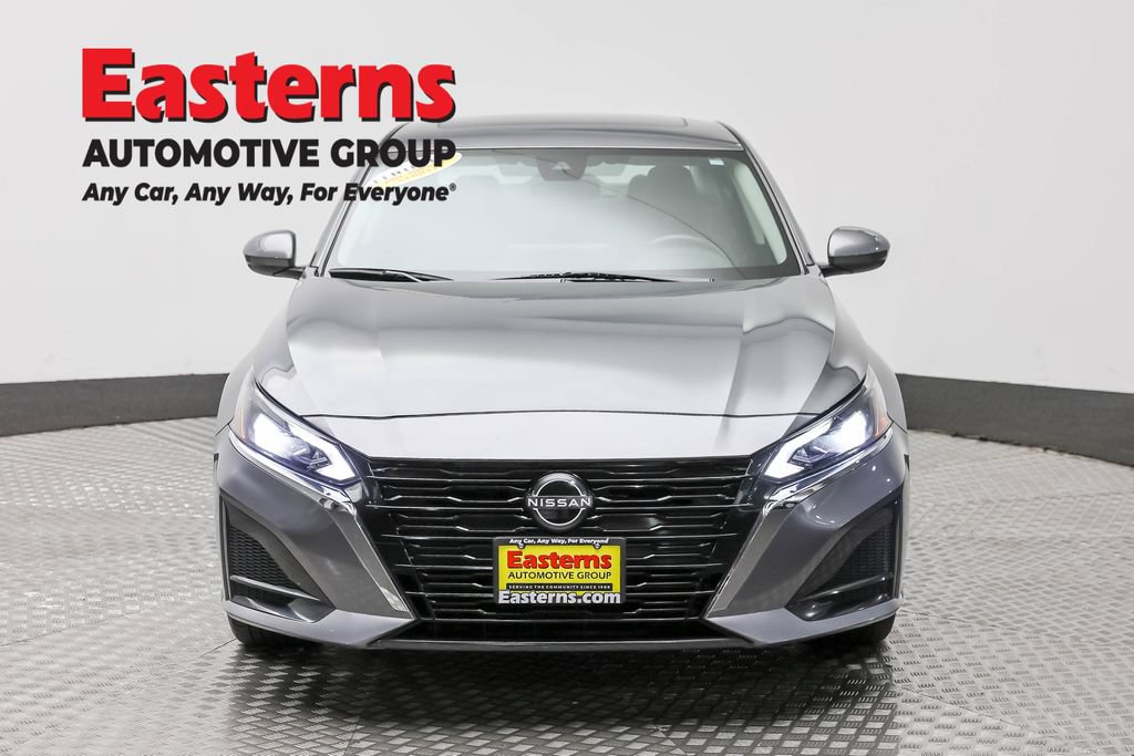 Used 2024 Nissan Altima 2.5 SV w/ SV Premium Package AWD/4WD image 2