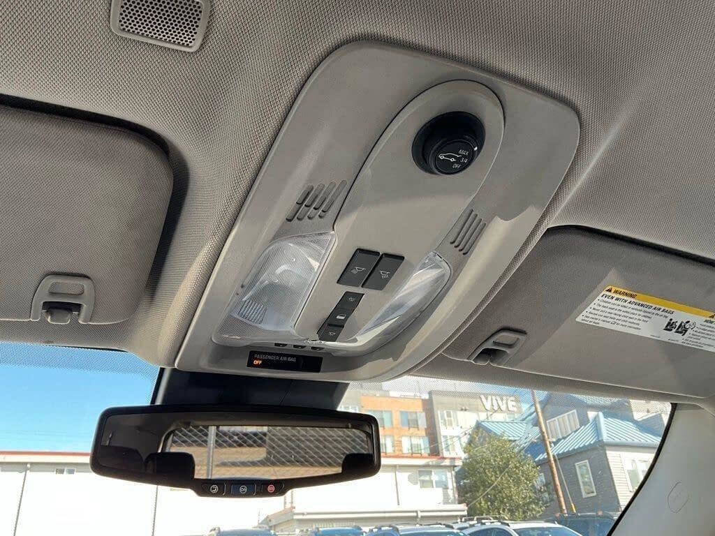 Used 2017 Chevrolet Equinox LT w/ Convenience Package image 16